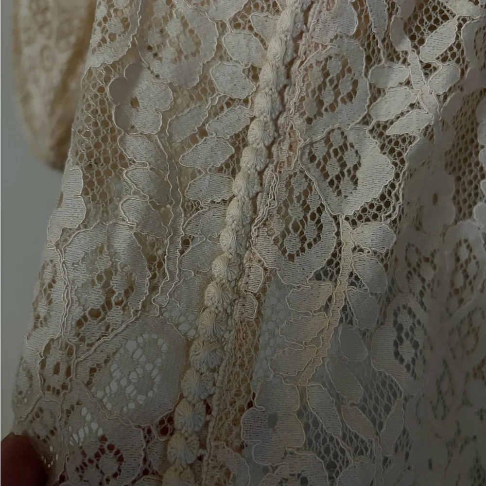 Torrid Cream Lace Blouse size 3 - Picture 5 of 9